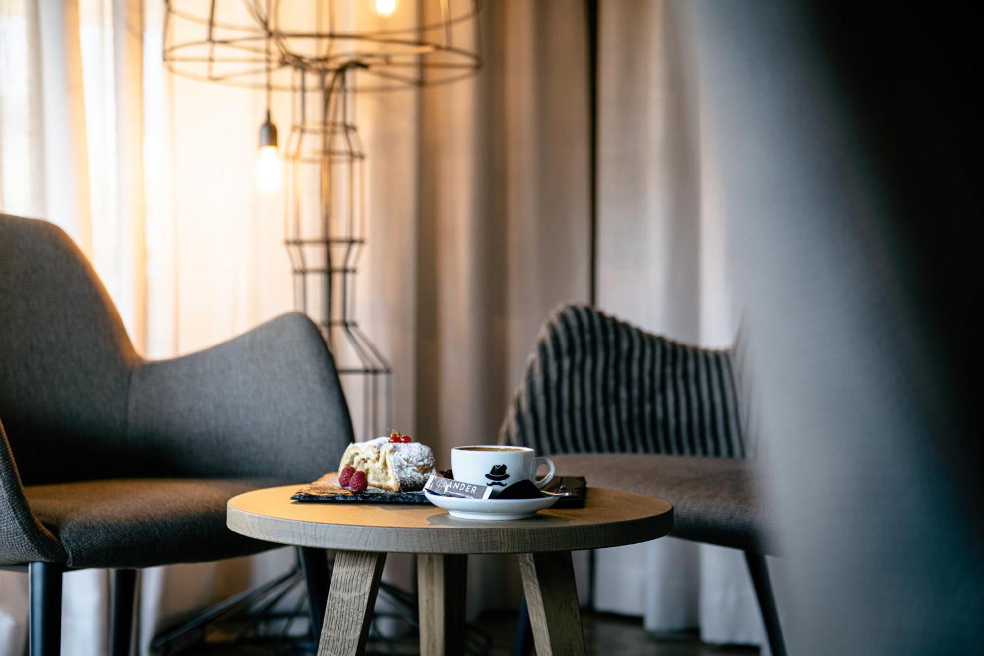 Hotel Ander Брунико Екстериор снимка